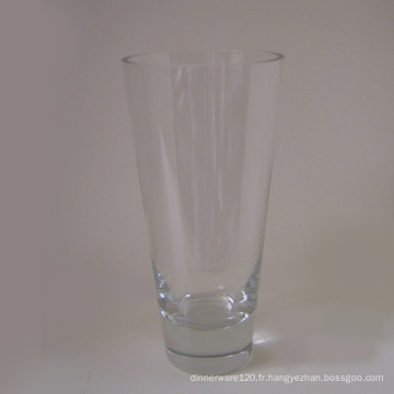 Vase en verre transparent en forme de V